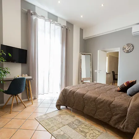 Palazzo Della Loggia 4* Неаполь